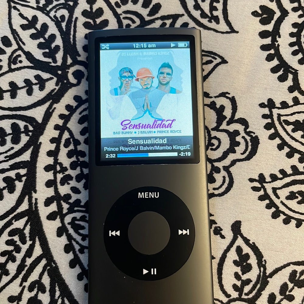 Used Apple Ipod. 8Gb space